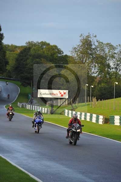 Motorcycle action photographs;cadwell;cadwell park photographs;event digital images;eventdigitalimages;motor racing louth lincolnshire;no limits trackday;peter wileman photography;trackday;trackday digital images;trackday photos