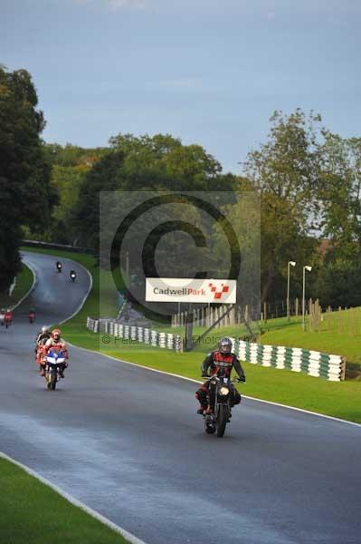 Motorcycle action photographs;cadwell;cadwell park photographs;event digital images;eventdigitalimages;motor racing louth lincolnshire;no limits trackday;peter wileman photography;trackday;trackday digital images;trackday photos