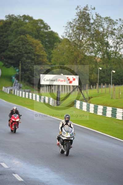 Motorcycle action photographs;cadwell;cadwell park photographs;event digital images;eventdigitalimages;motor racing louth lincolnshire;no limits trackday;peter wileman photography;trackday;trackday digital images;trackday photos