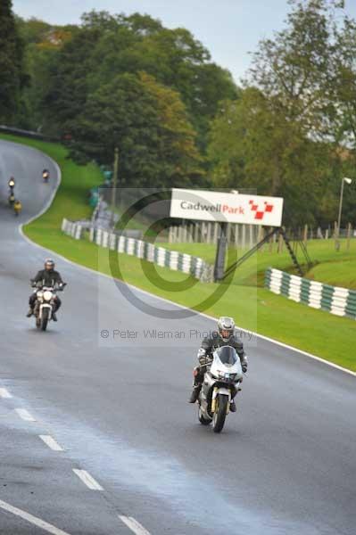 Motorcycle action photographs;cadwell;cadwell park photographs;event digital images;eventdigitalimages;motor racing louth lincolnshire;no limits trackday;peter wileman photography;trackday;trackday digital images;trackday photos