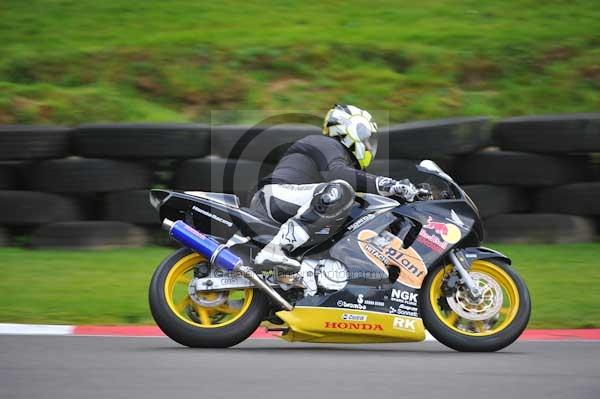 Motorcycle action photographs;cadwell;cadwell park photographs;event digital images;eventdigitalimages;motor racing louth lincolnshire;no limits trackday;peter wileman photography;trackday;trackday digital images;trackday photos