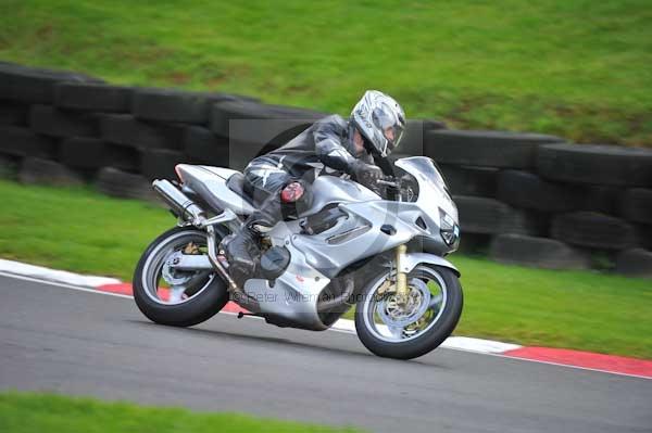 Motorcycle action photographs;cadwell;cadwell park photographs;event digital images;eventdigitalimages;motor racing louth lincolnshire;no limits trackday;peter wileman photography;trackday;trackday digital images;trackday photos