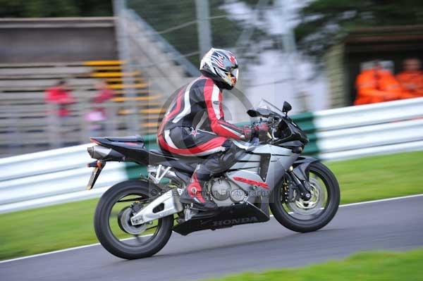 Motorcycle action photographs;cadwell;cadwell park photographs;event digital images;eventdigitalimages;motor racing louth lincolnshire;no limits trackday;peter wileman photography;trackday;trackday digital images;trackday photos