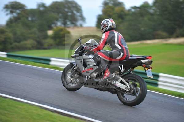 Motorcycle action photographs;cadwell;cadwell park photographs;event digital images;eventdigitalimages;motor racing louth lincolnshire;no limits trackday;peter wileman photography;trackday;trackday digital images;trackday photos