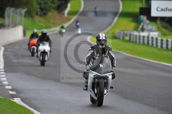 Motorcycle action photographs;cadwell;cadwell park photographs;event digital images;eventdigitalimages;motor racing louth lincolnshire;no limits trackday;peter wileman photography;trackday;trackday digital images;trackday photos