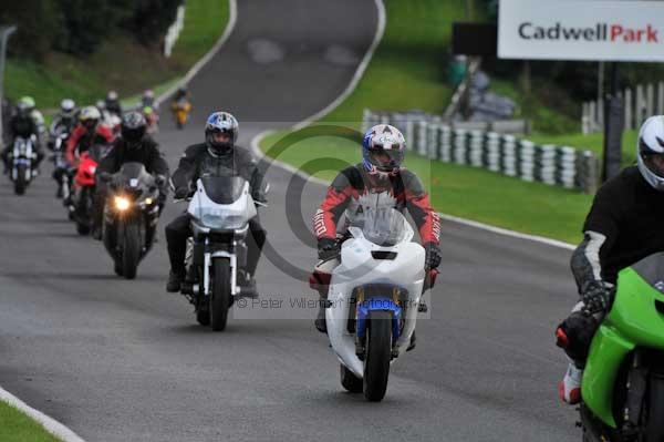 Motorcycle action photographs;cadwell;cadwell park photographs;event digital images;eventdigitalimages;motor racing louth lincolnshire;no limits trackday;peter wileman photography;trackday;trackday digital images;trackday photos