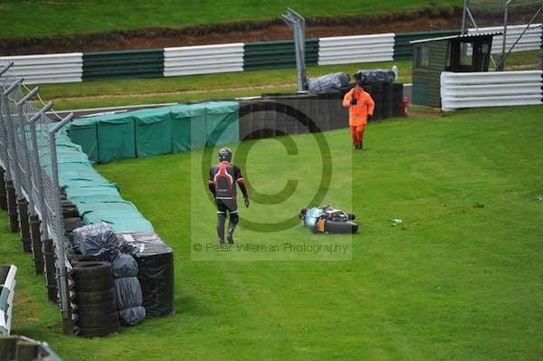 Motorcycle action photographs;cadwell;cadwell park photographs;event digital images;eventdigitalimages;motor racing louth lincolnshire;no limits trackday;peter wileman photography;trackday;trackday digital images;trackday photos