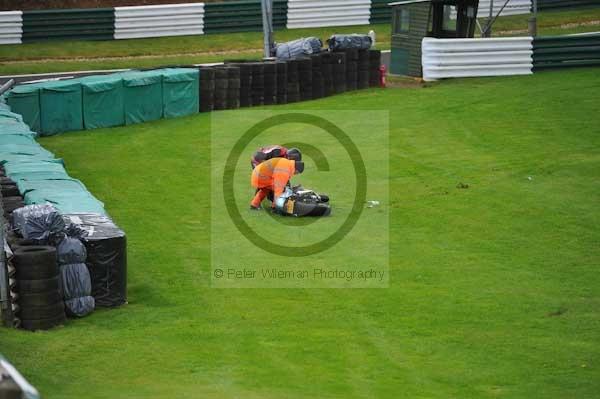 Motorcycle action photographs;cadwell;cadwell park photographs;event digital images;eventdigitalimages;motor racing louth lincolnshire;no limits trackday;peter wileman photography;trackday;trackday digital images;trackday photos