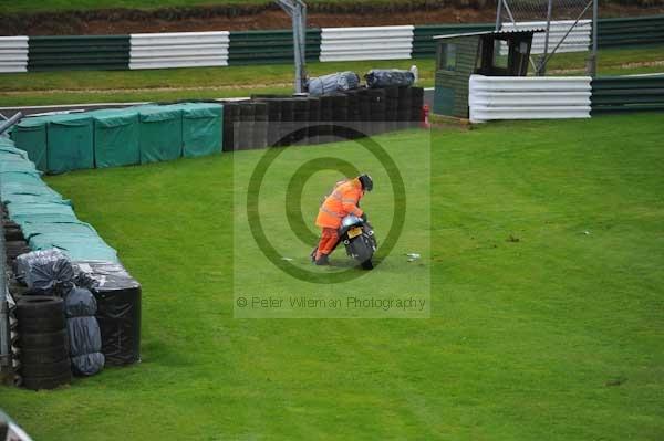 Motorcycle action photographs;cadwell;cadwell park photographs;event digital images;eventdigitalimages;motor racing louth lincolnshire;no limits trackday;peter wileman photography;trackday;trackday digital images;trackday photos