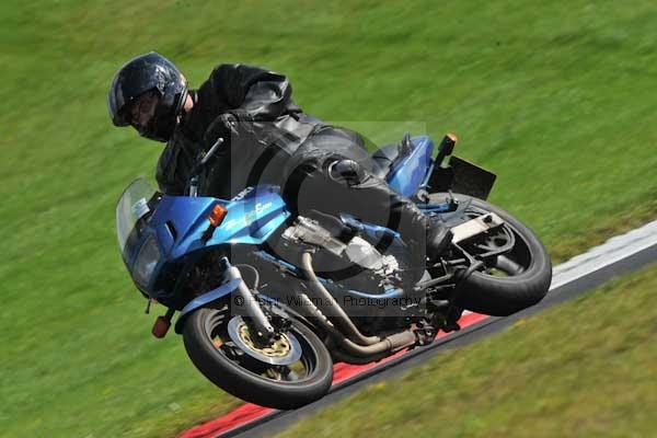 Motorcycle action photographs;cadwell;cadwell park photographs;event digital images;eventdigitalimages;motor racing louth lincolnshire;no limits trackday;peter wileman photography;trackday;trackday digital images;trackday photos