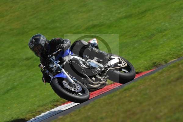 Motorcycle action photographs;cadwell;cadwell park photographs;event digital images;eventdigitalimages;motor racing louth lincolnshire;no limits trackday;peter wileman photography;trackday;trackday digital images;trackday photos