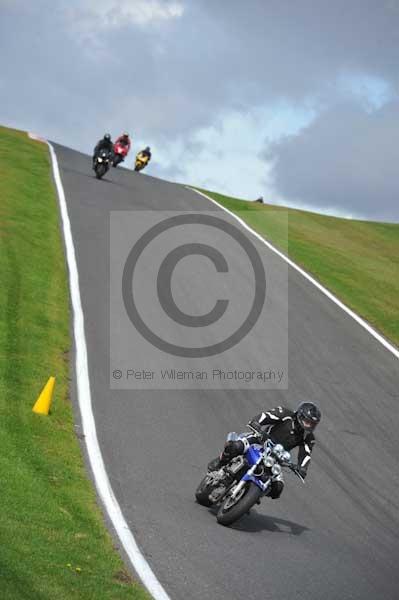 Motorcycle action photographs;cadwell;cadwell park photographs;event digital images;eventdigitalimages;motor racing louth lincolnshire;no limits trackday;peter wileman photography;trackday;trackday digital images;trackday photos