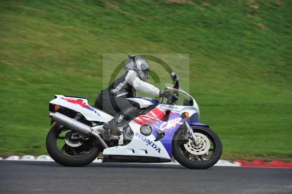 Motorcycle action photographs;cadwell;cadwell park photographs;event digital images;eventdigitalimages;motor racing louth lincolnshire;no limits trackday;peter wileman photography;trackday;trackday digital images;trackday photos