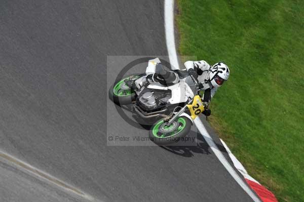 Motorcycle action photographs;cadwell;cadwell park photographs;event digital images;eventdigitalimages;motor racing louth lincolnshire;no limits trackday;peter wileman photography;trackday;trackday digital images;trackday photos