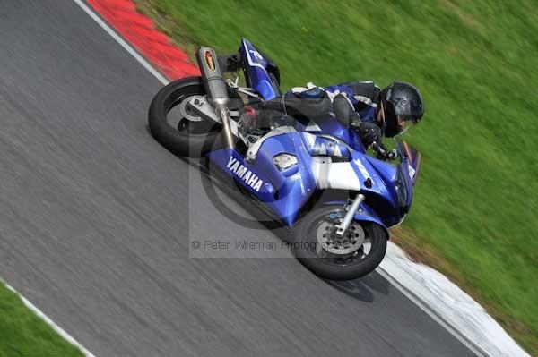 Motorcycle action photographs;cadwell;cadwell park photographs;event digital images;eventdigitalimages;motor racing louth lincolnshire;no limits trackday;peter wileman photography;trackday;trackday digital images;trackday photos