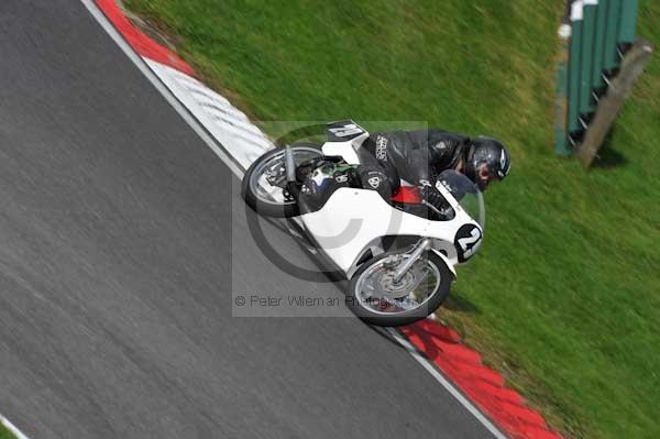 Motorcycle action photographs;cadwell;cadwell park photographs;event digital images;eventdigitalimages;motor racing louth lincolnshire;no limits trackday;peter wileman photography;trackday;trackday digital images;trackday photos