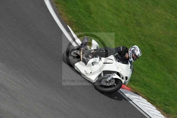 Motorcycle action photographs;cadwell;cadwell park photographs;event digital images;eventdigitalimages;motor racing louth lincolnshire;no limits trackday;peter wileman photography;trackday;trackday digital images;trackday photos