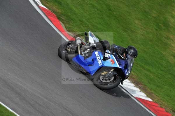 Motorcycle action photographs;cadwell;cadwell park photographs;event digital images;eventdigitalimages;motor racing louth lincolnshire;no limits trackday;peter wileman photography;trackday;trackday digital images;trackday photos