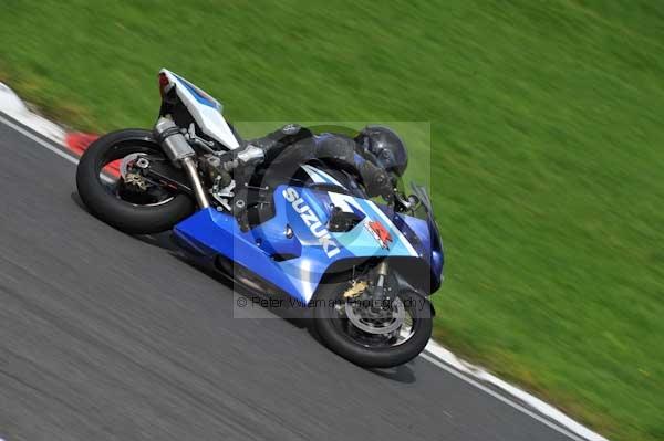 Motorcycle action photographs;cadwell;cadwell park photographs;event digital images;eventdigitalimages;motor racing louth lincolnshire;no limits trackday;peter wileman photography;trackday;trackday digital images;trackday photos