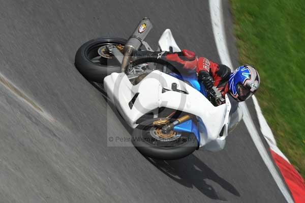 Motorcycle action photographs;cadwell;cadwell park photographs;event digital images;eventdigitalimages;motor racing louth lincolnshire;no limits trackday;peter wileman photography;trackday;trackday digital images;trackday photos