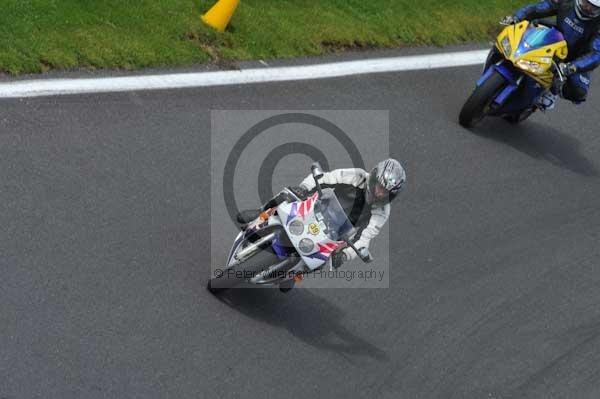 Motorcycle action photographs;cadwell;cadwell park photographs;event digital images;eventdigitalimages;motor racing louth lincolnshire;no limits trackday;peter wileman photography;trackday;trackday digital images;trackday photos