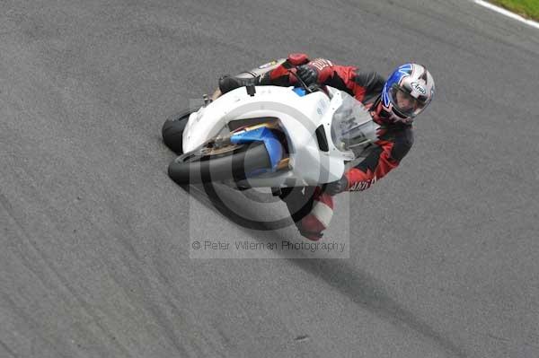 Motorcycle action photographs;cadwell;cadwell park photographs;event digital images;eventdigitalimages;motor racing louth lincolnshire;no limits trackday;peter wileman photography;trackday;trackday digital images;trackday photos