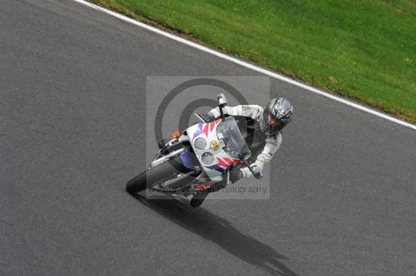 Motorcycle action photographs;cadwell;cadwell park photographs;event digital images;eventdigitalimages;motor racing louth lincolnshire;no limits trackday;peter wileman photography;trackday;trackday digital images;trackday photos