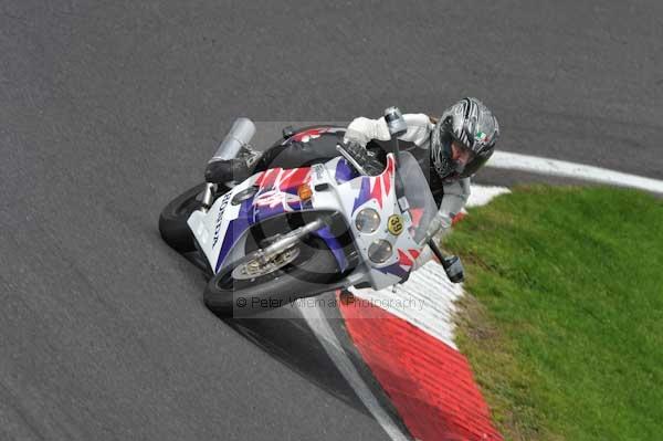 Motorcycle action photographs;cadwell;cadwell park photographs;event digital images;eventdigitalimages;motor racing louth lincolnshire;no limits trackday;peter wileman photography;trackday;trackday digital images;trackday photos