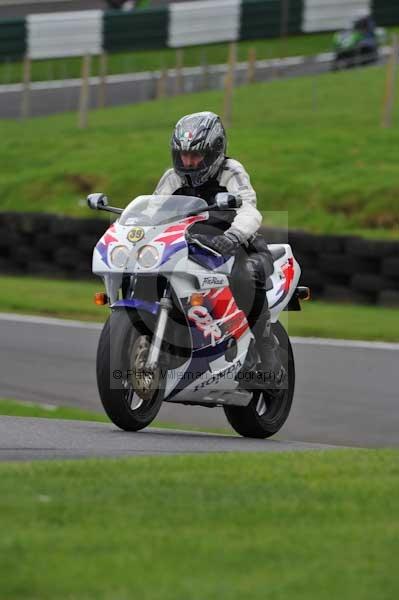 Motorcycle action photographs;cadwell;cadwell park photographs;event digital images;eventdigitalimages;motor racing louth lincolnshire;no limits trackday;peter wileman photography;trackday;trackday digital images;trackday photos