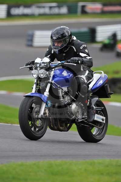 Motorcycle action photographs;cadwell;cadwell park photographs;event digital images;eventdigitalimages;motor racing louth lincolnshire;no limits trackday;peter wileman photography;trackday;trackday digital images;trackday photos