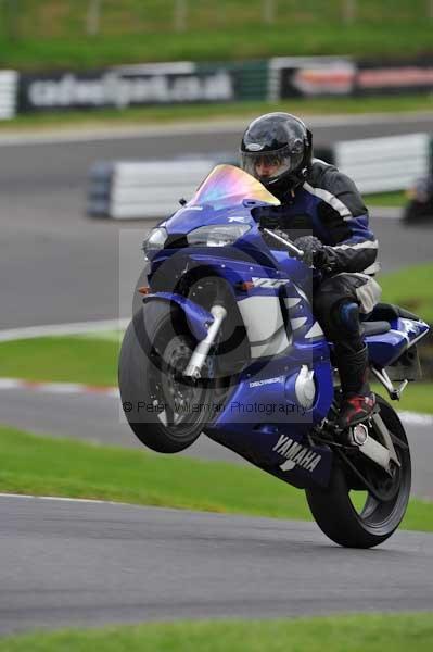 Motorcycle action photographs;cadwell;cadwell park photographs;event digital images;eventdigitalimages;motor racing louth lincolnshire;no limits trackday;peter wileman photography;trackday;trackday digital images;trackday photos