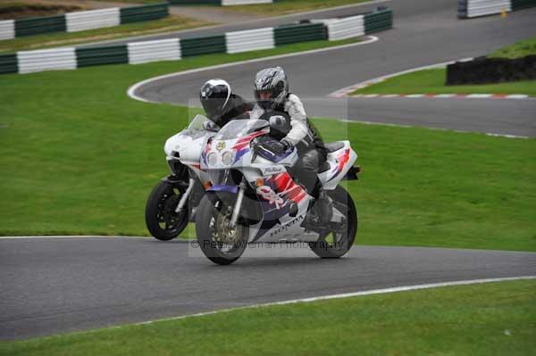 Motorcycle action photographs;cadwell;cadwell park photographs;event digital images;eventdigitalimages;motor racing louth lincolnshire;no limits trackday;peter wileman photography;trackday;trackday digital images;trackday photos