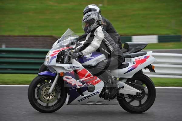 Motorcycle action photographs;cadwell;cadwell park photographs;event digital images;eventdigitalimages;motor racing louth lincolnshire;no limits trackday;peter wileman photography;trackday;trackday digital images;trackday photos