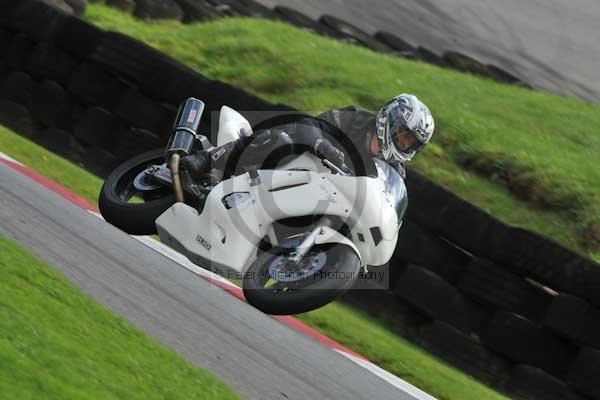 Motorcycle action photographs;cadwell;cadwell park photographs;event digital images;eventdigitalimages;motor racing louth lincolnshire;no limits trackday;peter wileman photography;trackday;trackday digital images;trackday photos