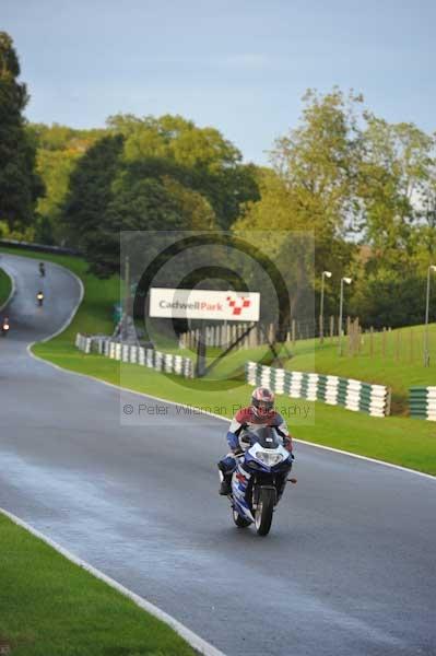 Motorcycle action photographs;cadwell;cadwell park photographs;event digital images;eventdigitalimages;motor racing louth lincolnshire;no limits trackday;peter wileman photography;trackday;trackday digital images;trackday photos