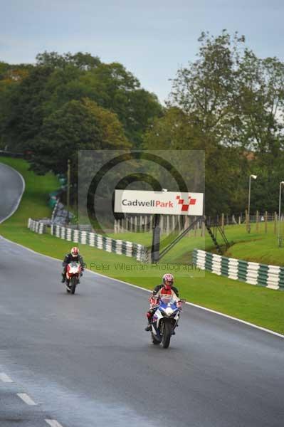 Motorcycle action photographs;cadwell;cadwell park photographs;event digital images;eventdigitalimages;motor racing louth lincolnshire;no limits trackday;peter wileman photography;trackday;trackday digital images;trackday photos