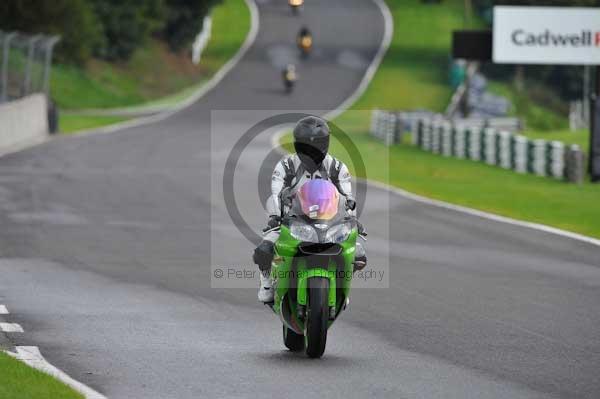 Motorcycle action photographs;cadwell;cadwell park photographs;event digital images;eventdigitalimages;motor racing louth lincolnshire;no limits trackday;peter wileman photography;trackday;trackday digital images;trackday photos