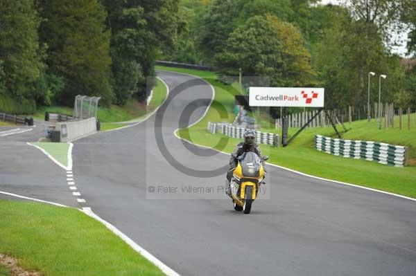 Motorcycle action photographs;cadwell;cadwell park photographs;event digital images;eventdigitalimages;motor racing louth lincolnshire;no limits trackday;peter wileman photography;trackday;trackday digital images;trackday photos