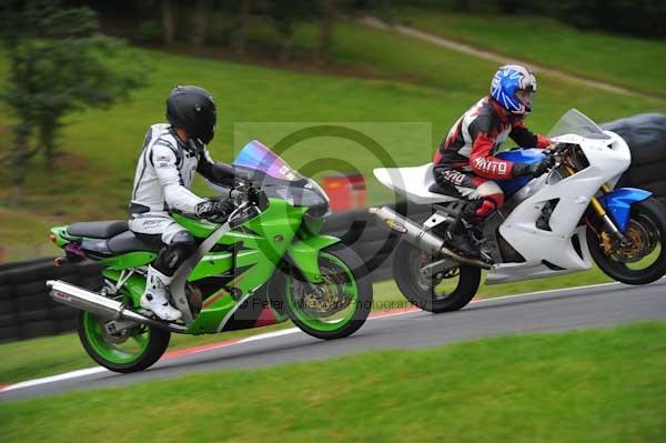 Motorcycle action photographs;cadwell;cadwell park photographs;event digital images;eventdigitalimages;motor racing louth lincolnshire;no limits trackday;peter wileman photography;trackday;trackday digital images;trackday photos