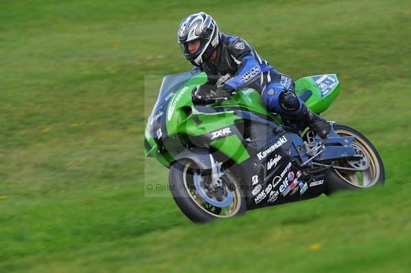 Motorcycle action photographs;cadwell;cadwell park photographs;event digital images;eventdigitalimages;motor racing louth lincolnshire;no limits trackday;peter wileman photography;trackday;trackday digital images;trackday photos