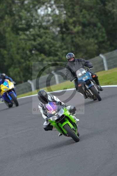 Motorcycle action photographs;cadwell;cadwell park photographs;event digital images;eventdigitalimages;motor racing louth lincolnshire;no limits trackday;peter wileman photography;trackday;trackday digital images;trackday photos