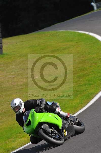 Motorcycle action photographs;cadwell;cadwell park photographs;event digital images;eventdigitalimages;motor racing louth lincolnshire;no limits trackday;peter wileman photography;trackday;trackday digital images;trackday photos