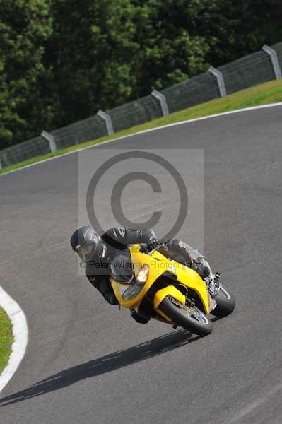 Motorcycle action photographs;cadwell;cadwell park photographs;event digital images;eventdigitalimages;motor racing louth lincolnshire;no limits trackday;peter wileman photography;trackday;trackday digital images;trackday photos