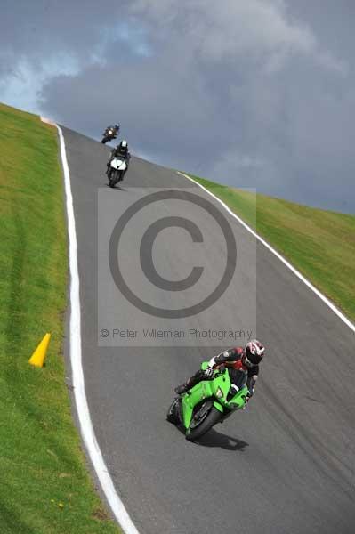 Motorcycle action photographs;cadwell;cadwell park photographs;event digital images;eventdigitalimages;motor racing louth lincolnshire;no limits trackday;peter wileman photography;trackday;trackday digital images;trackday photos