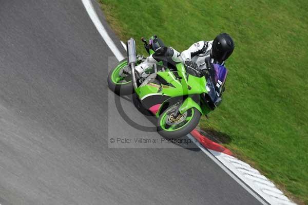 Motorcycle action photographs;cadwell;cadwell park photographs;event digital images;eventdigitalimages;motor racing louth lincolnshire;no limits trackday;peter wileman photography;trackday;trackday digital images;trackday photos