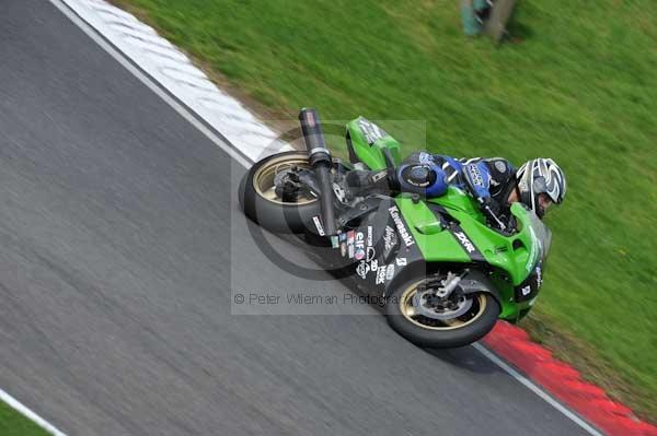 Motorcycle action photographs;cadwell;cadwell park photographs;event digital images;eventdigitalimages;motor racing louth lincolnshire;no limits trackday;peter wileman photography;trackday;trackday digital images;trackday photos