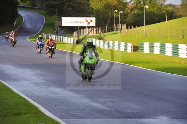 Motorcycle action photographs;cadwell;cadwell park photographs;event digital images;eventdigitalimages;motor racing louth lincolnshire;no limits trackday;peter wileman photography;trackday;trackday digital images;trackday photos