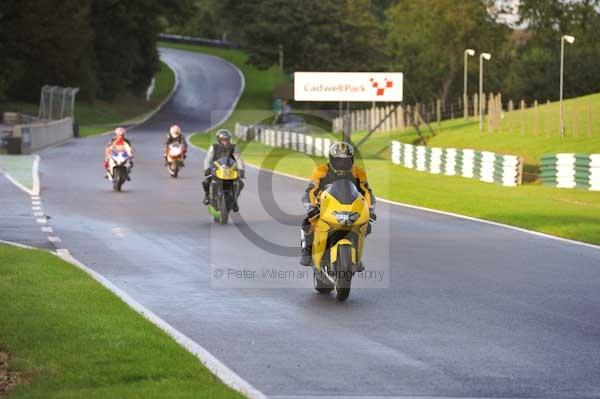 Motorcycle action photographs;cadwell;cadwell park photographs;event digital images;eventdigitalimages;motor racing louth lincolnshire;no limits trackday;peter wileman photography;trackday;trackday digital images;trackday photos