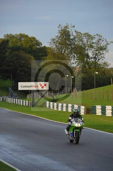 Motorcycle action photographs;cadwell;cadwell park photographs;event digital images;eventdigitalimages;motor racing louth lincolnshire;no limits trackday;peter wileman photography;trackday;trackday digital images;trackday photos