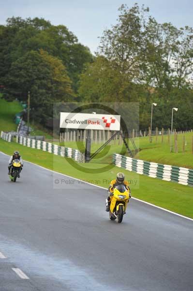 Motorcycle action photographs;cadwell;cadwell park photographs;event digital images;eventdigitalimages;motor racing louth lincolnshire;no limits trackday;peter wileman photography;trackday;trackday digital images;trackday photos